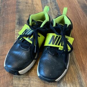 Nike basketball sneakers. EUC